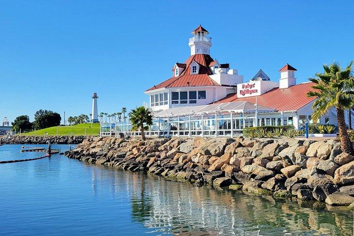 Shoreline Village y Shoreline Aquatic Park, Downtown Waterfront