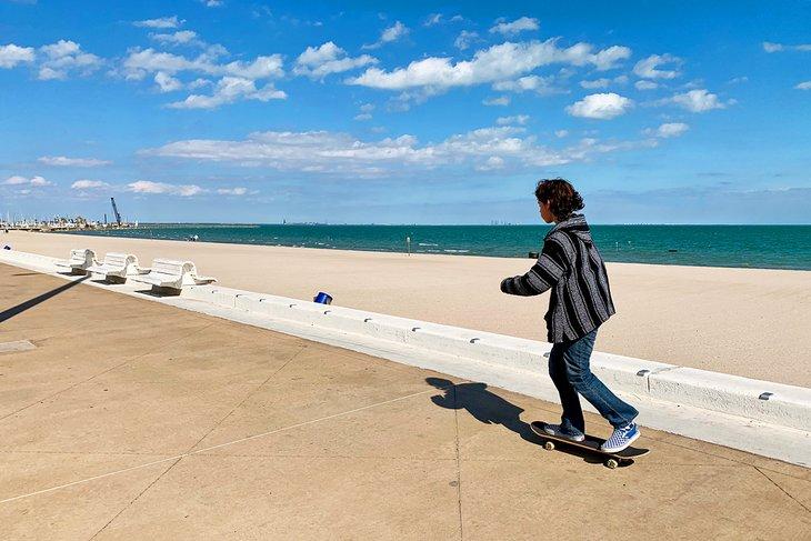 Skateboard sur McGee Beach