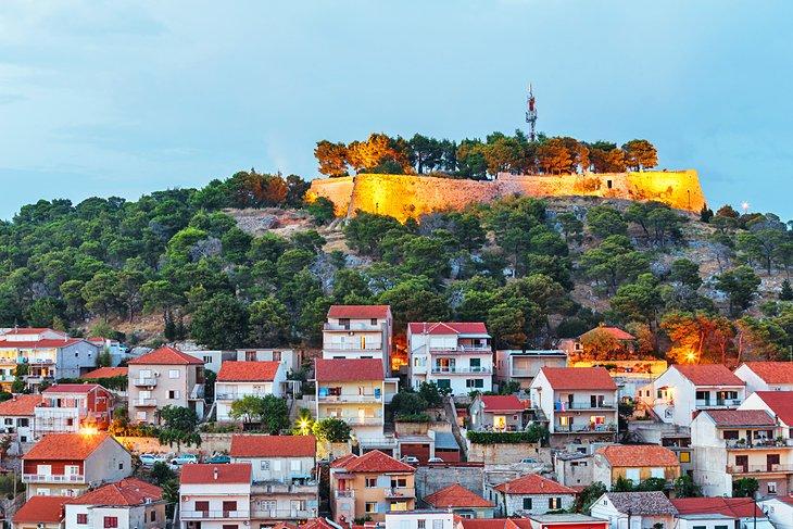La forteresse Saint-Jean au crépuscule