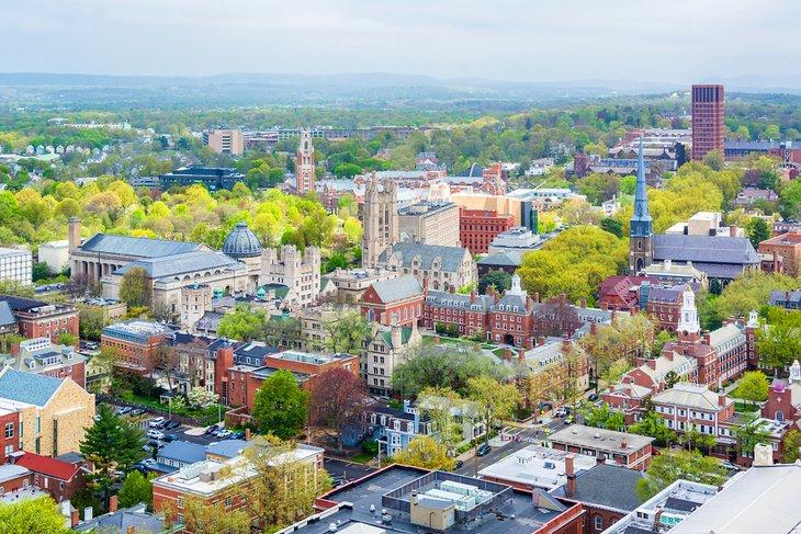 Vista de la Universidad de Yale en New Haven, Connecticut