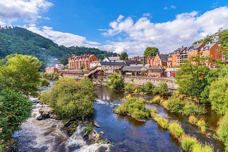Die Stadt Llangollen am Fluss