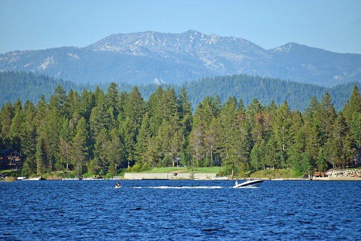 Vista desde el Camping Buttercup, Parque Estatal Lago Cascade