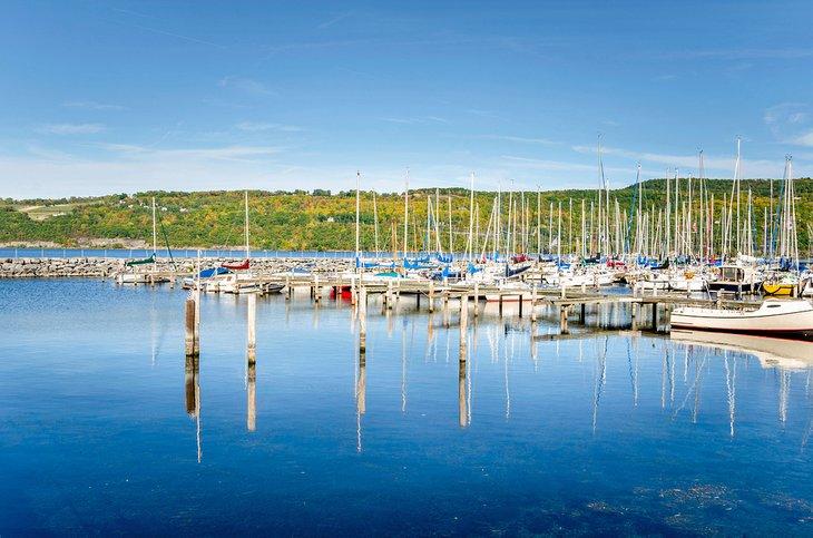 Marina en el lago Seneca