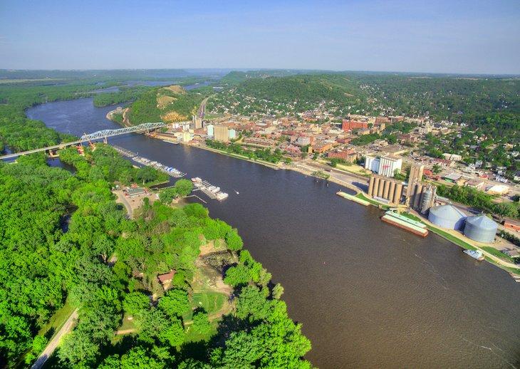 Luftaufnahme von Red Wing und dem Mississippi River