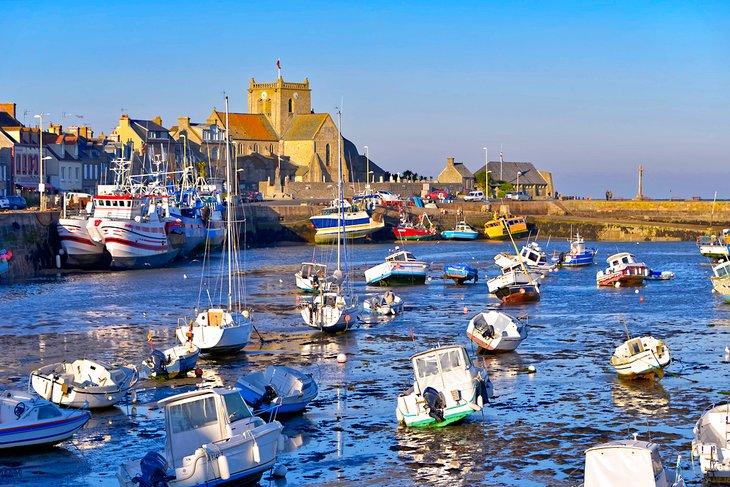Basse mer dans le port de Barfleur