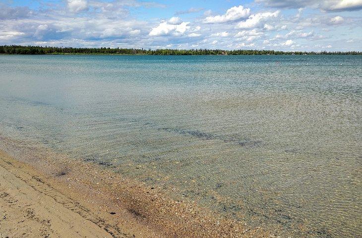 Plage de coucher de soleil dans le parc provincial de Clearwater Lake