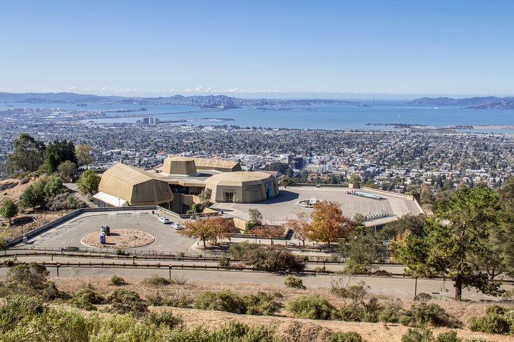 El Lawrence Hall of Science con vistas a la Bahía de San Francisco
