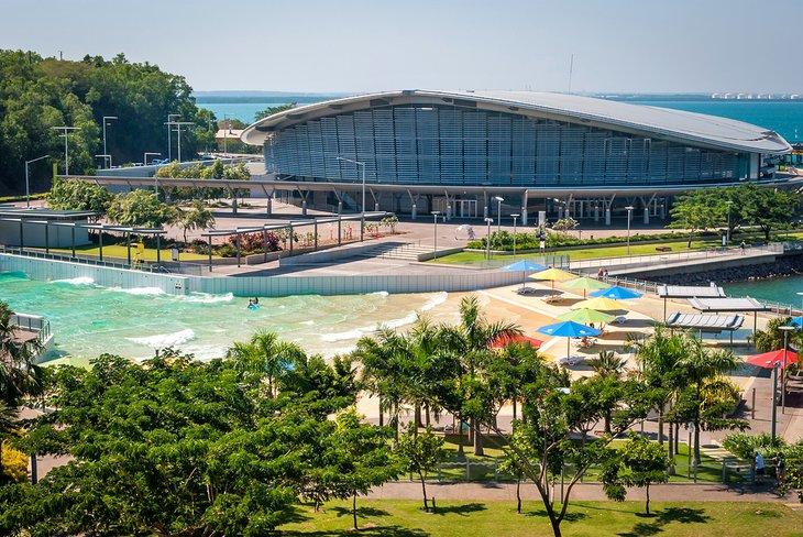 Ola y laguna en el Paseo Marítimo de Darwin