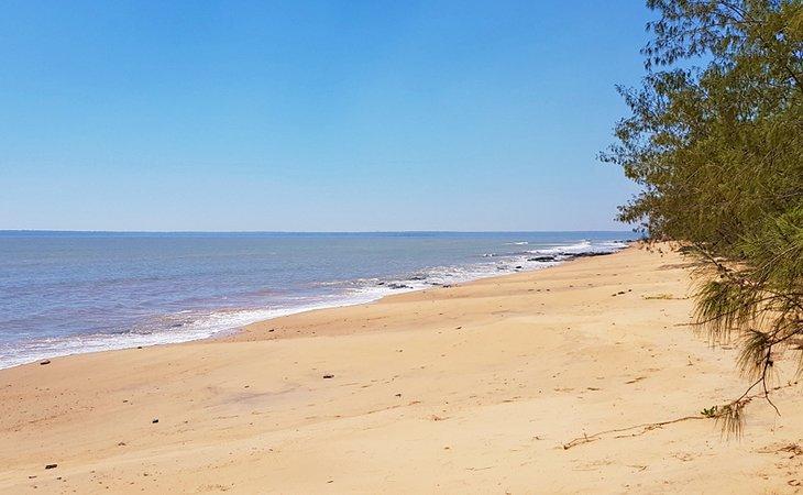 Playa desierta de las Islas Tiwi
