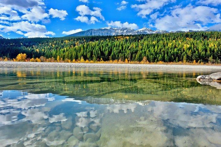Río Kicking Horse cerca de Golden, BC