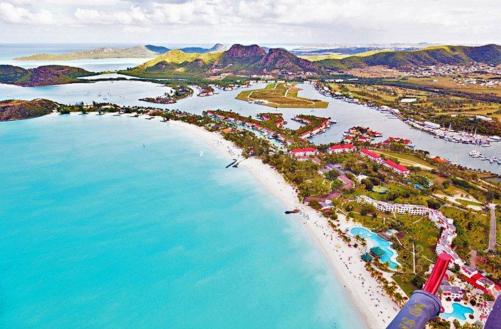 Luftaufnahme von Jolly Beach und Jolly Harbour