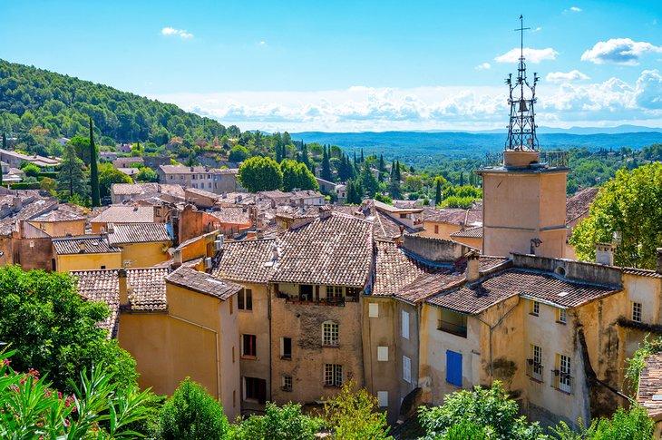 Pueblo de Cotignac en la Región de Var