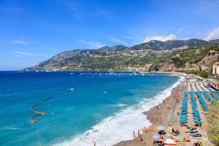 Plage de Maiori sur la Côte Amalfitaine