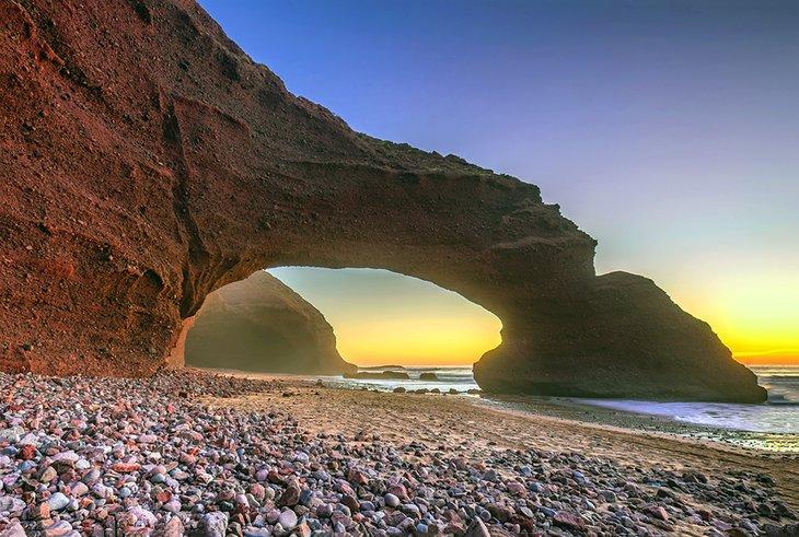 Los arcos en la Playa de Legzira al atardecer