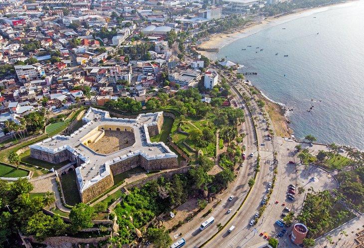 Vue aérienne du Fort de San Diego à Acapulco