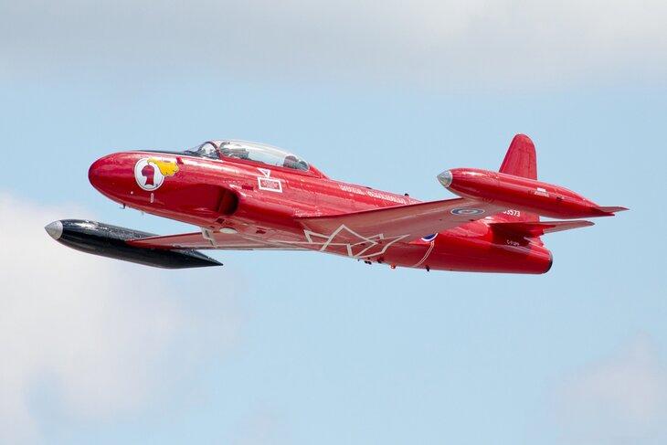 Jet Aircraft Museum's Canadair CT-133 Red Knight, der am London Airshow teilnimmt