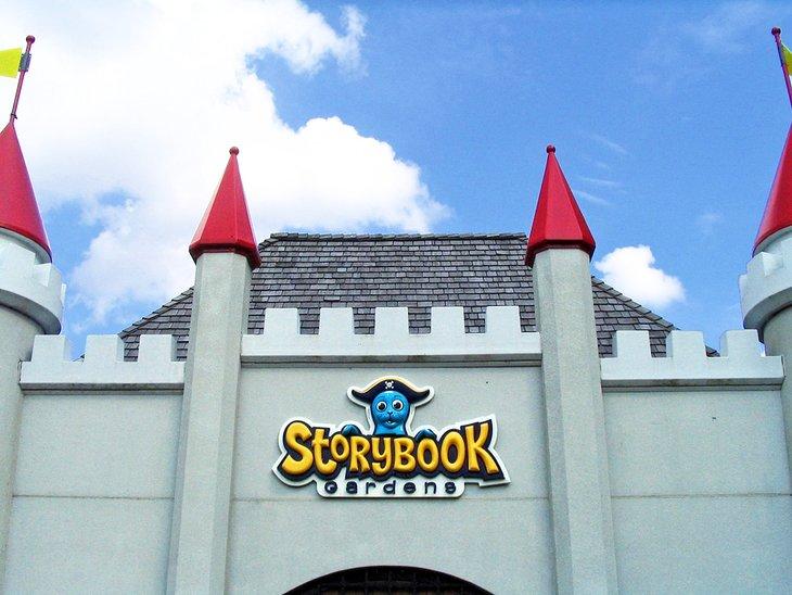 Der Eingang zu den Storybook Gardens