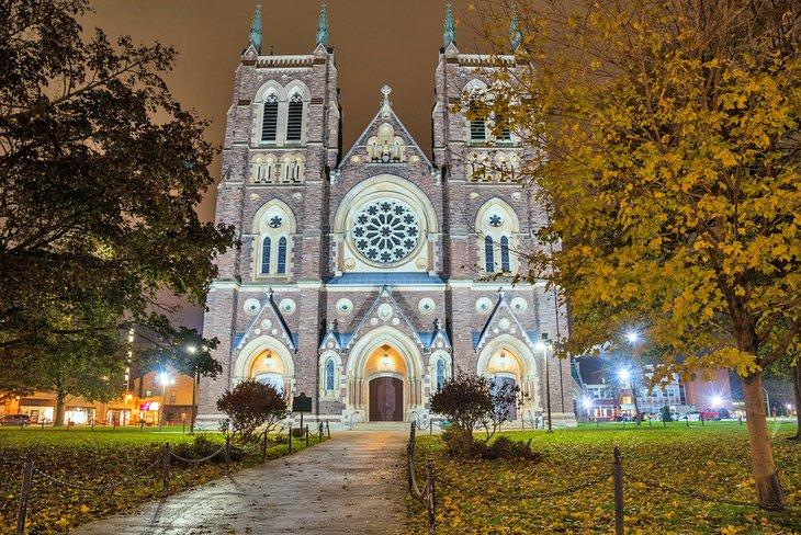 St. Peter's Cathedral Basilica bei Nacht