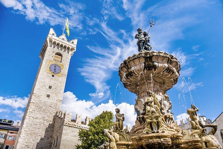 Fontaine de Neptune dans la Piazza del Duomo