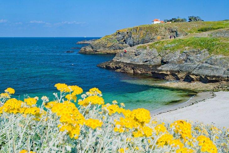 Playa pintoresca en Belle-Île-en-Mer