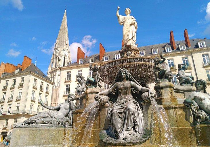 Fuente en la Plaza Royale en Nantes, Francia