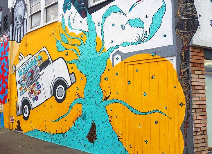 Un vibrante mural en la Avenida Telegraph, Oakland