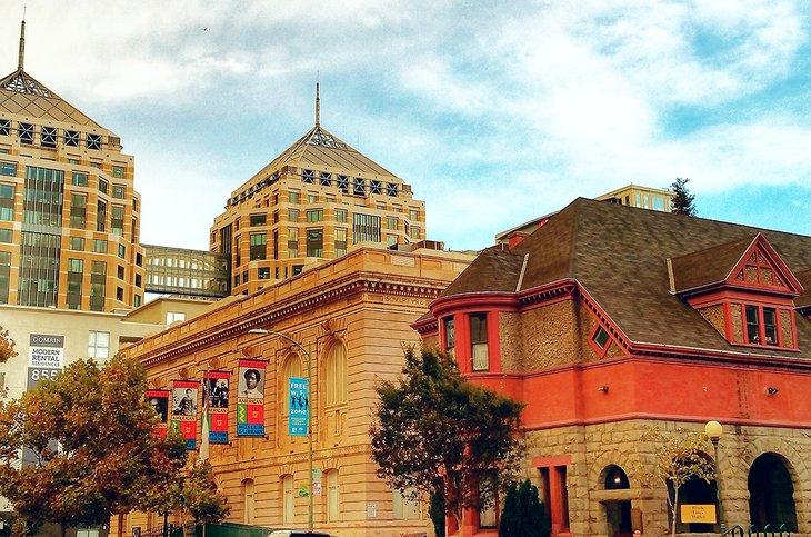Museo y Biblioteca Africana Americana en Oakland