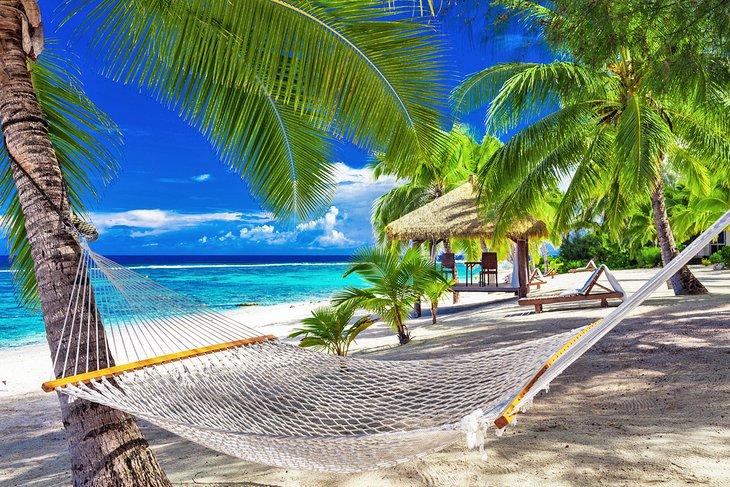 Idyllischer tropischer Strand auf Rarotonga