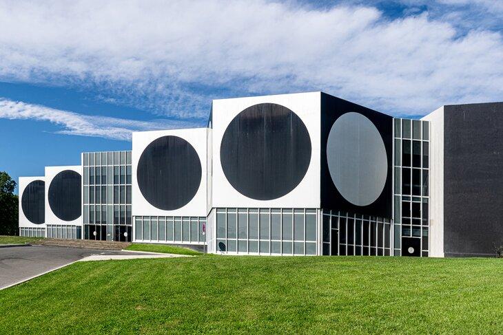 Fondation Vasarely | metriognome / Shutterstock.com