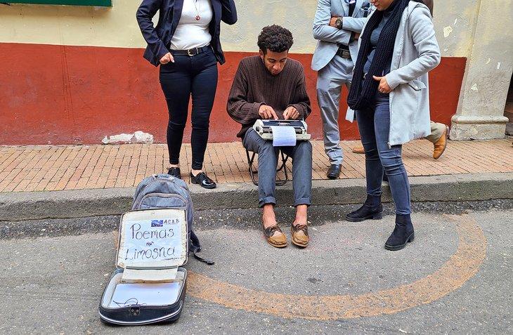 Un poeta cerca de la Plaza Bolívar