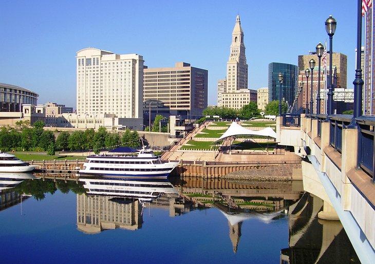 Croisière fluviale amarrée à Hartford