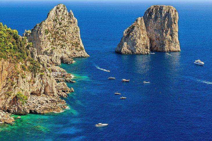 Vista de los Faraglioni en Capri