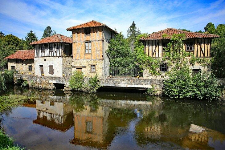 Molinos de agua medievales cerca de Saint-Léonard-de-Noblat, Región de Limousin