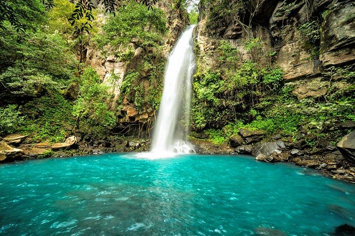 Cascada La Cangreja en el Parque Nacional Rincón de la Vieja