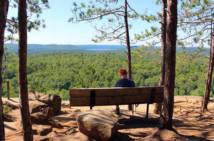 Vue du sentier de randonnée du belvédère dans le parc provincial d'Algonquin