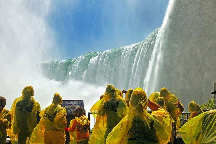 Vue depuis le bas des Chutes Horseshoe, Chutes du Niagara