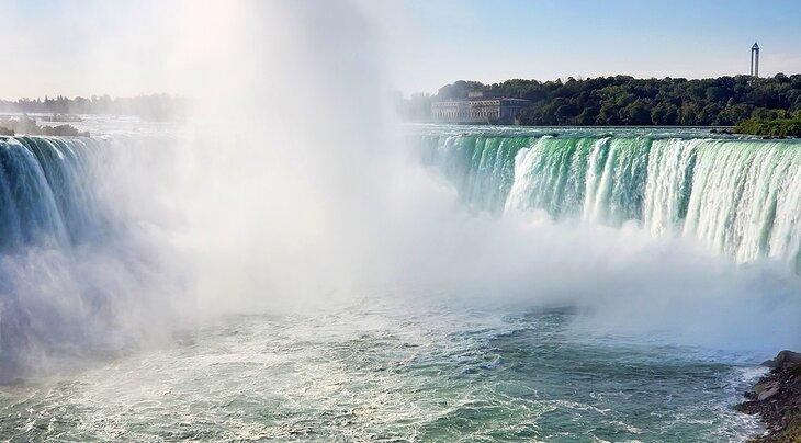 Vue depuis la rive des Chutes Horseshoe, Chutes du Niagara