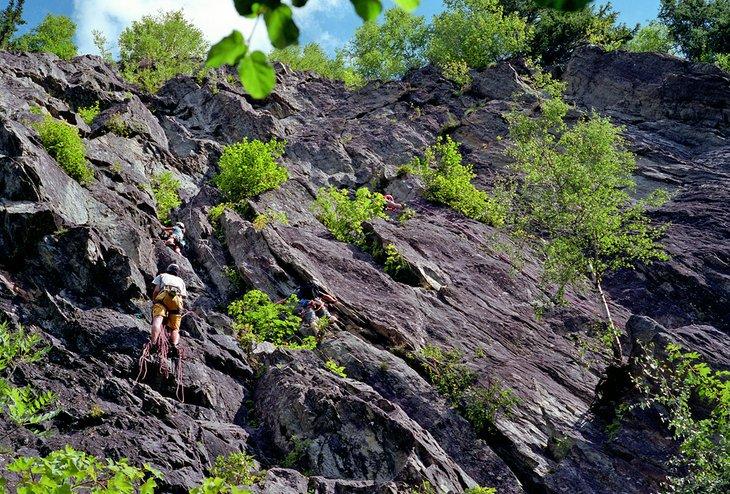 Escaladores en Rochers des Gaillands
