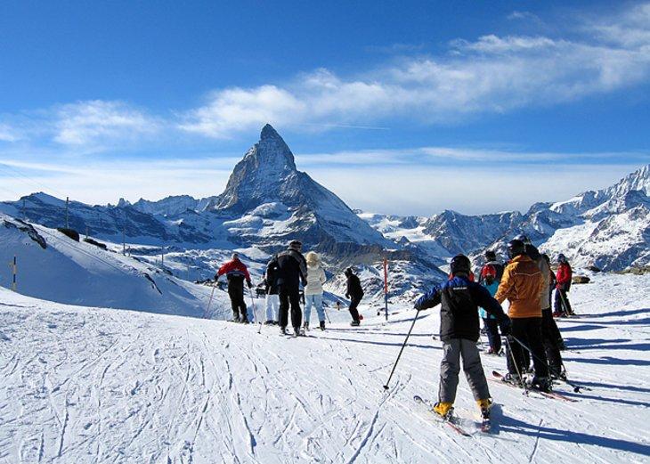 Skifahrer vor dem Matterhorn