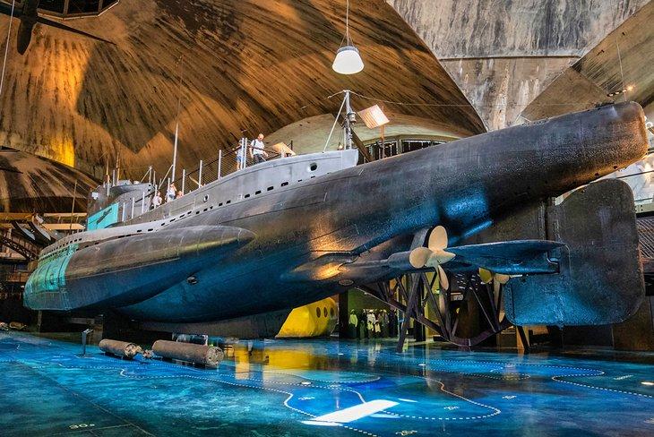 Submarino en el Puerto de Aviones de Lennusadam