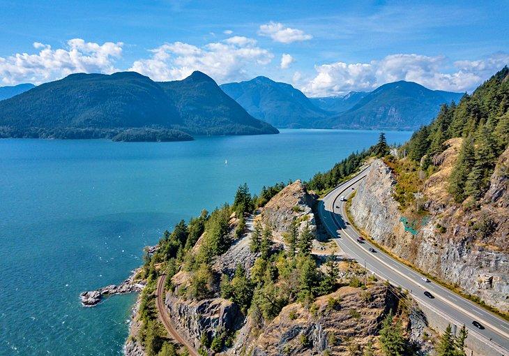 Luftaufnahme des Sea to Sky Highway