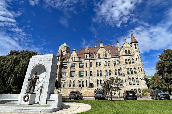 Plaza del Palacio de Justicia Lackawanna en Scranton | Copyright de la foto: Joni Sweet