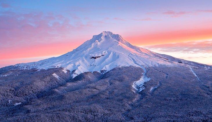 Amanecer en Mount Hood en invierno