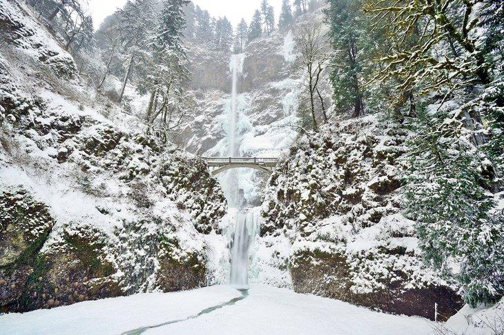 Cascadas Multnomah en invierno