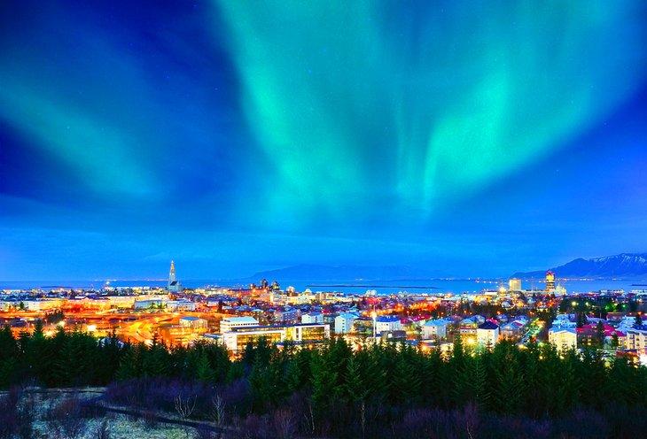 Auroras boreales sobre Reykjavik
