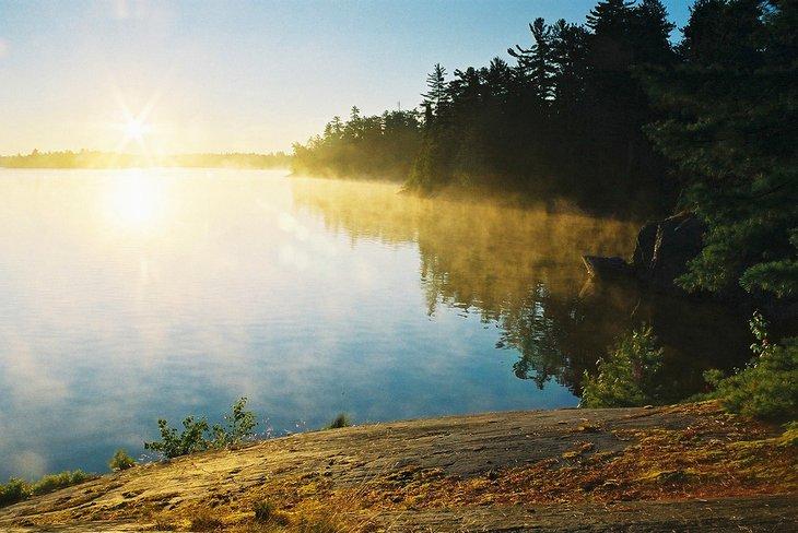Amanecer en Temagami | Foto Copyright: Lana Law