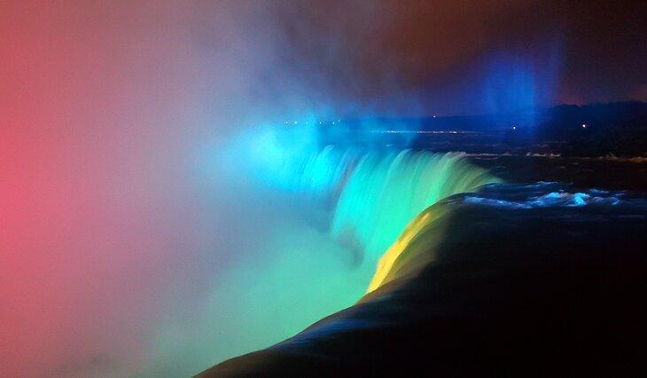Cataratas del Niágara, Canadá, de noche