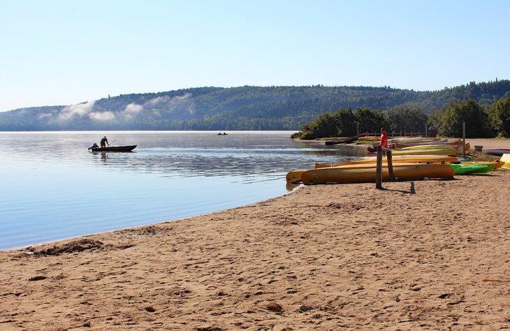 Lago de Two Rivers en el Parque Provincial Algonquin