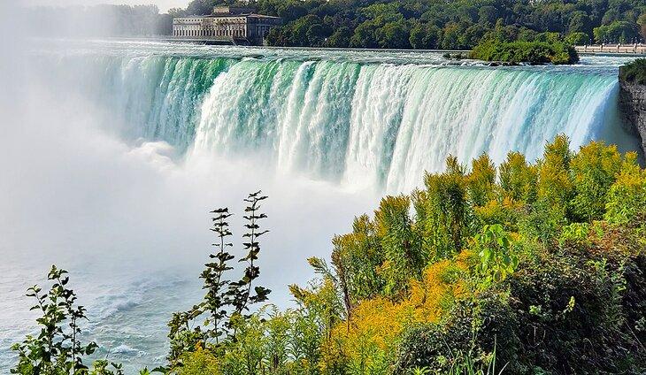 Cataratas del Niágara en principios de otoño