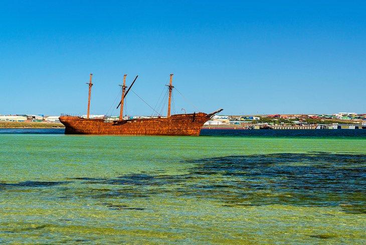 L'épave du Lady Elizabeth dans le port de Stanley